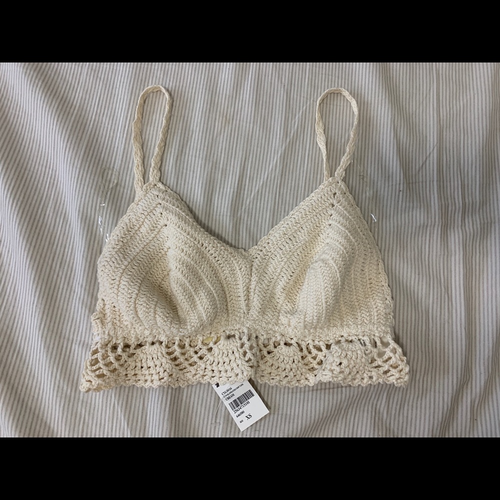 Tilly’s Crop tank in cream